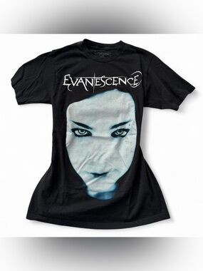 Y2K grunge Evanescence black band tee 👾